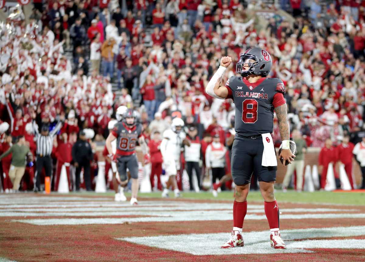 Dillon Gabriel Touchdown Flex